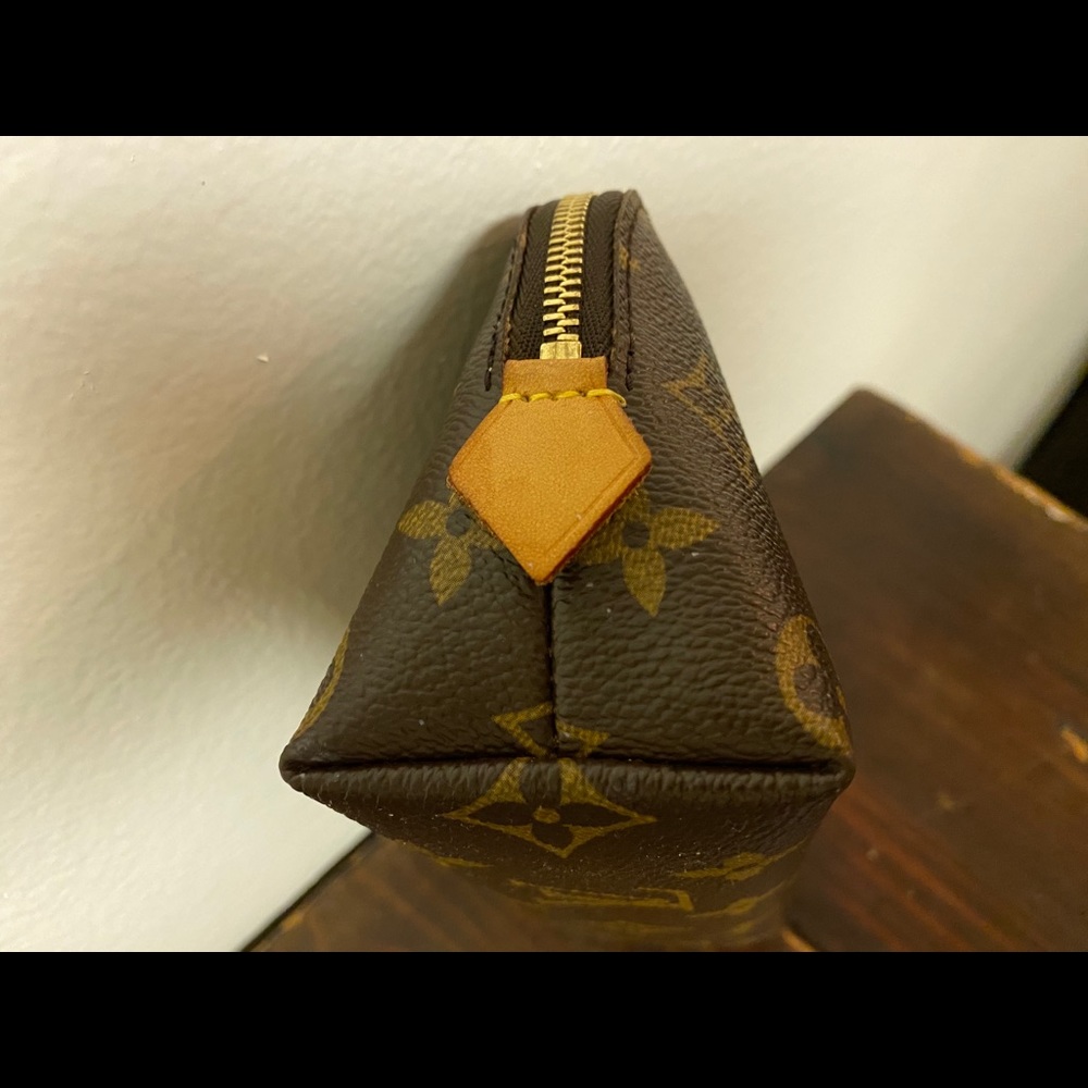 Louis Vuitton cosmetic pouch - Picture 6 of 13